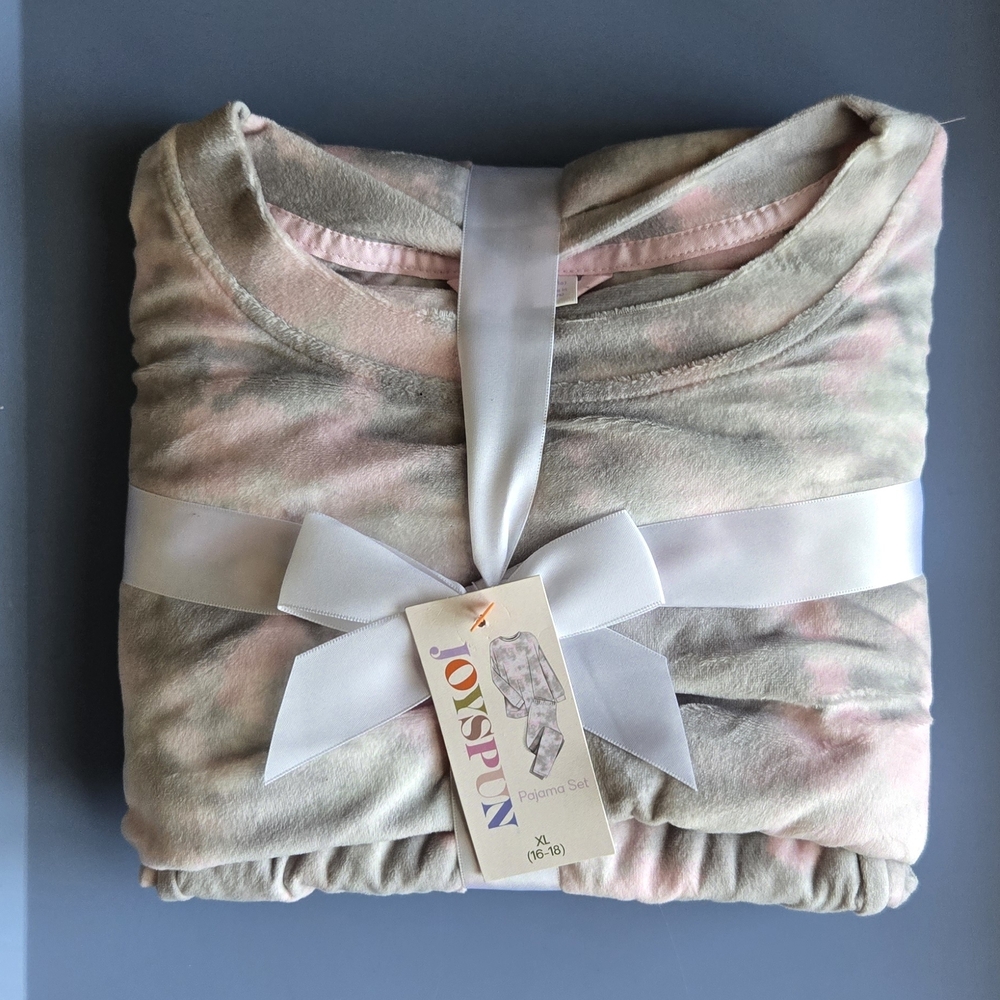 Joyspun Women's Camo Pajama Set - Pink and Olive